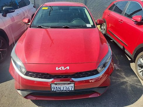 Certified 2022 Kia Forte LXS w/ LXS Technology Package FWD image 2