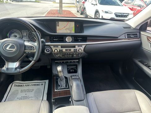 Used 2017 Lexus ES 300h image 23