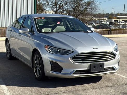 Used 2019 Ford Fusion SEL image 3