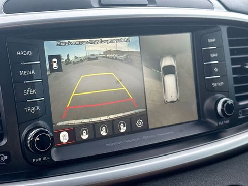 Used 2019 Kia Sorento SX image 21