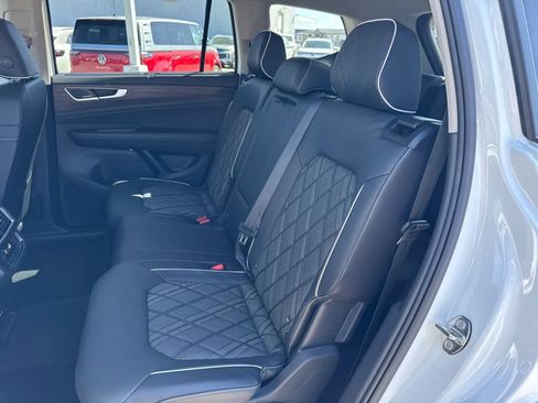 Used 2025 Volkswagen Atlas SEL Premium R-Line image 12