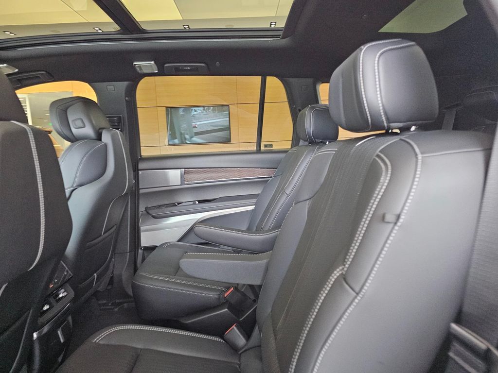 New 2027 Cadillac Vistiq Sport AWD/4WD image 21