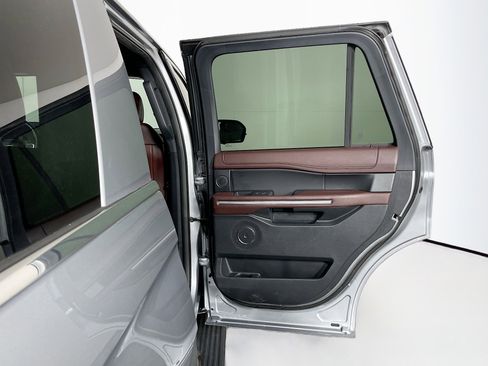 Used 2024 Ford Expedition Limited image 33