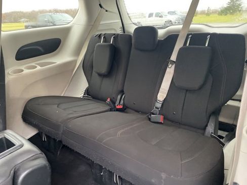 Used 2020 Chrysler Pacifica Touring w/ Tire & Wheel Group image 10