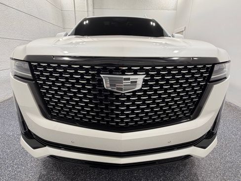 Used 2023 Cadillac Escalade Premium Luxury AWD/4WD image 11