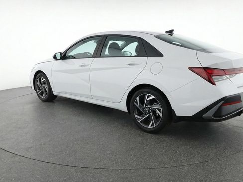 Used 2025 Hyundai Elantra SEL image 6