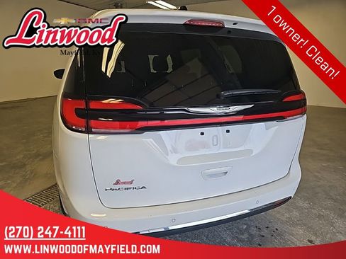 Used 2024 Chrysler Pacifica Touring-L FWD image 4
