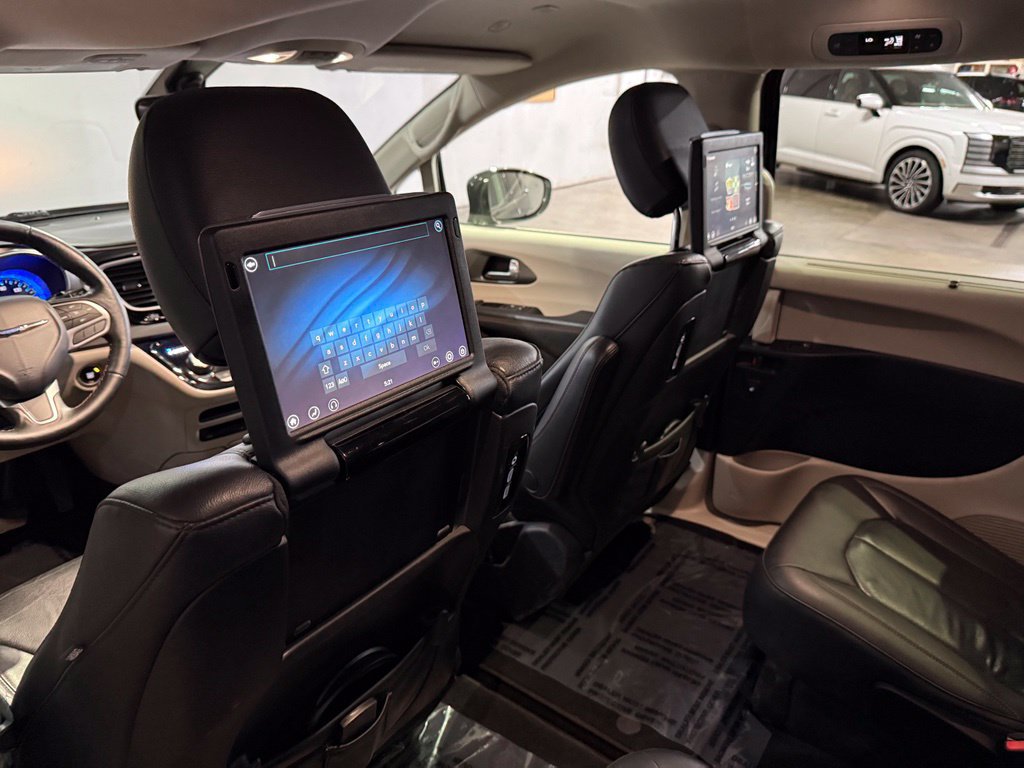 Used 2020 Chrysler Pacifica Touring-L Plus FWD image 31