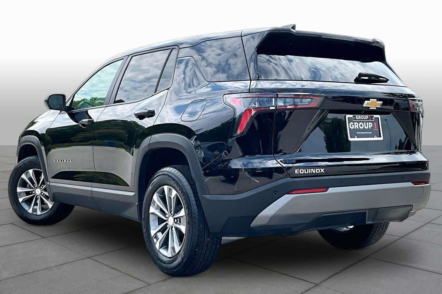 Used 2026 Chevrolet Equinox LT w/ Convenience Package II FWD image 11