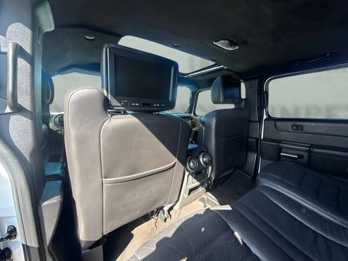 Used 2005 HUMMER H2 SUT w/ Preferred Equipment Group AWD/4WD image 12