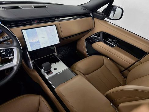 Certified 2025 Land Rover Range Rover SE AWD/4WD image 24