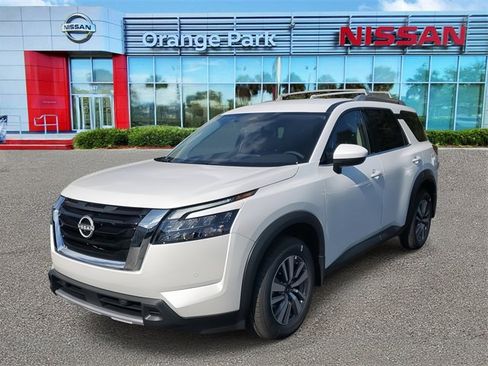 New 2025 Nissan Pathfinder SL image 4