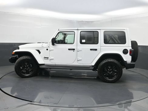 Used 2022 Jeep Wrangler Unlimited Sahara AWD/4WD image 43