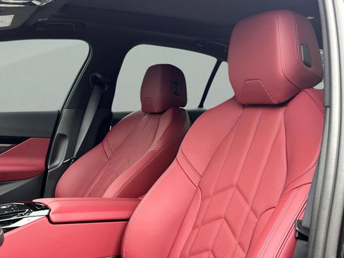 Used 2025 BMW 530i xDrive w/ M Sport Package image 23