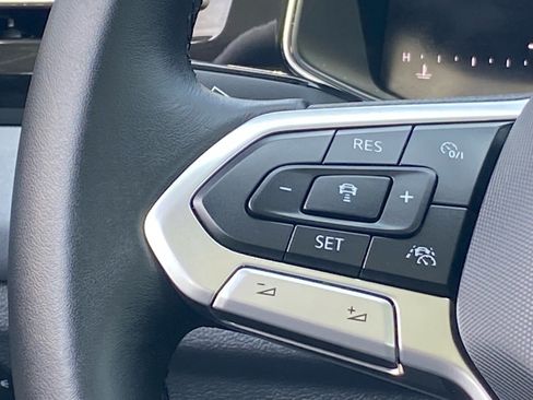 Certified 2025 Volkswagen Jetta SE w/ Sunroof Package FWD image 6