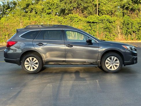 Used 2017 Subaru Outback 2.5i Premium w/ Popular Package #1 AWD/4WD image 5