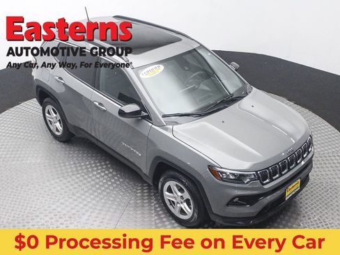 Used 2023 Jeep Compass Latitude w/ Sun and Sound Group AWD/4WD image 3