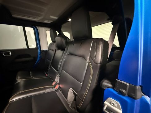 Used 2024 Jeep Wrangler Unlimited Sahara w/ Technology Group AWD/4WD image 47