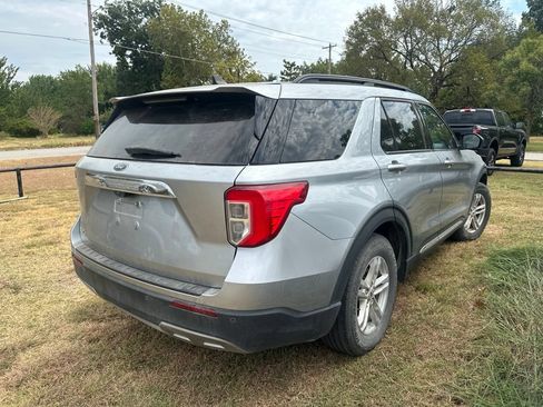 Used 2024 Ford Explorer XLT w/ Equipment Group 202A RWD image 4