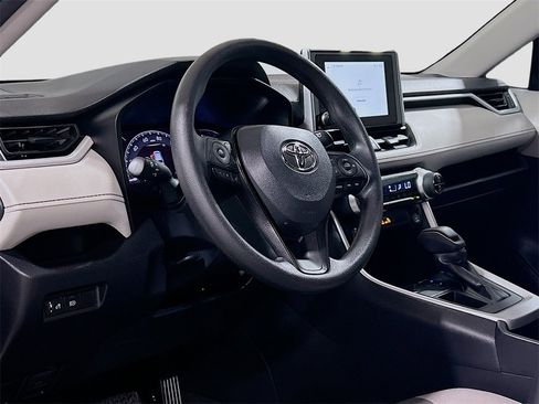 Used 2023 Toyota RAV4 XLE image 7
