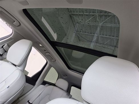 Certified 2024 Volvo XC60 B5 Plus w/ Protection Package Premier image 12