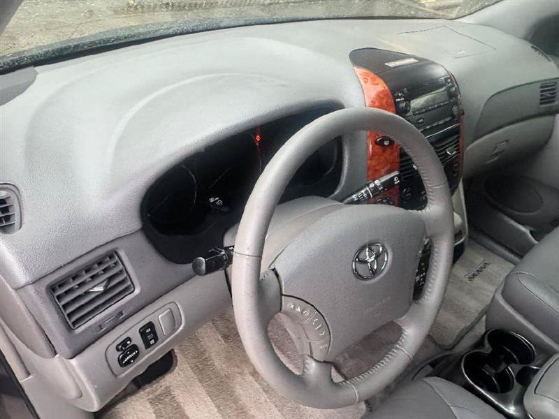 Used 2008 Toyota Sienna XLE FWD image 27