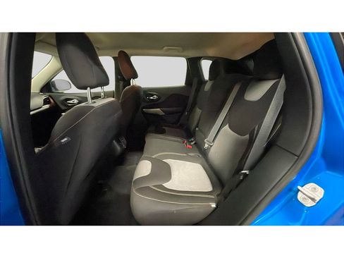 Used 2018 Jeep Cherokee Sport image 14