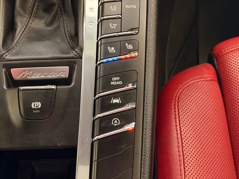 Used 2017 Porsche Macan S image 27