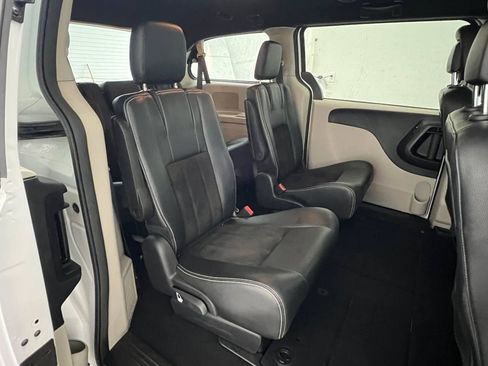 Used 2019 Dodge Grand Caravan SXT FWD image 13