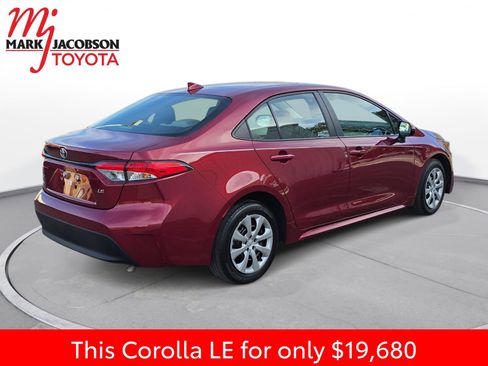 Used 2025 Toyota Corolla LE image 9