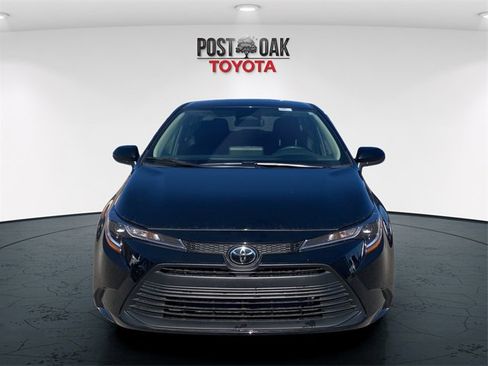 Used 2025 Toyota Corolla LE image 2