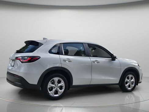 Used 2023 Honda HR-V LX image 6