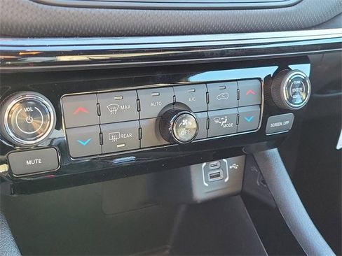 New 2026 Jeep Compass Limited image 30