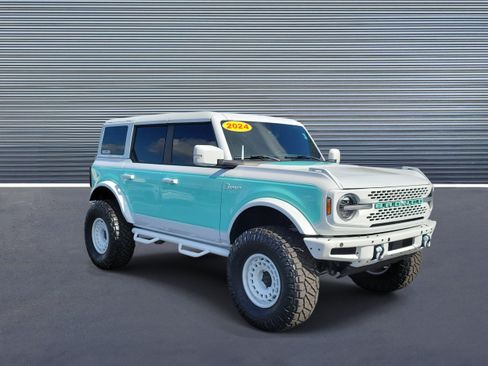 Used 2024 Ford Bronco Outer Banks AWD/4WD image 2