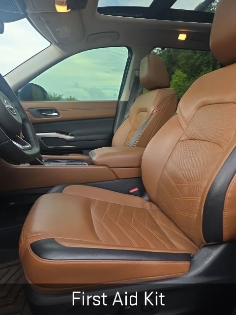 Used 2024 Nissan Pathfinder Platinum FWD image 7