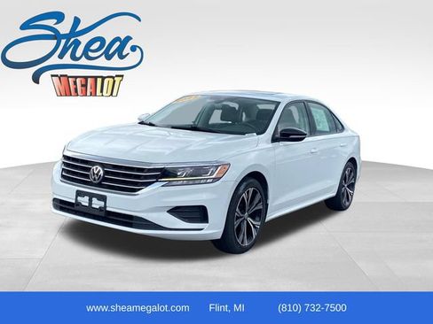 Used 2022 Volkswagen Passat 2.0T FWD image 1
