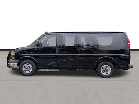 Used 2018 GMC Savana 3500 LT w/ LT Preferred Equipment Group image 8