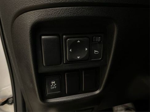 Used 2011 Nissan Juke SV image 22