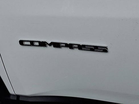 Certified 2022 Jeep Compass Latitude image 33