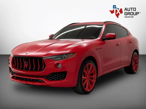 Used 2017 Maserati Levante w/ Luxury Package AWD/4WD image 4