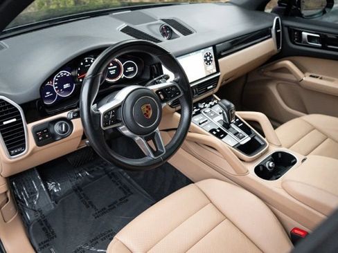 Used 2021 Porsche Cayenne Base image 16