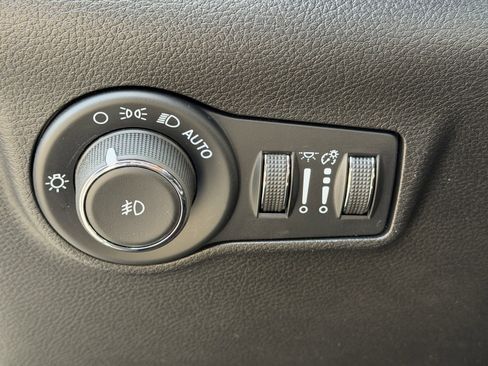 Used 2025 Jeep Compass Limited AWD/4WD image 14