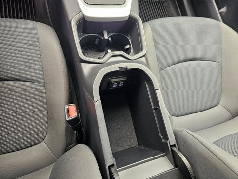 Used 2022 Toyota RAV4 LE AWD/4WD image 27
