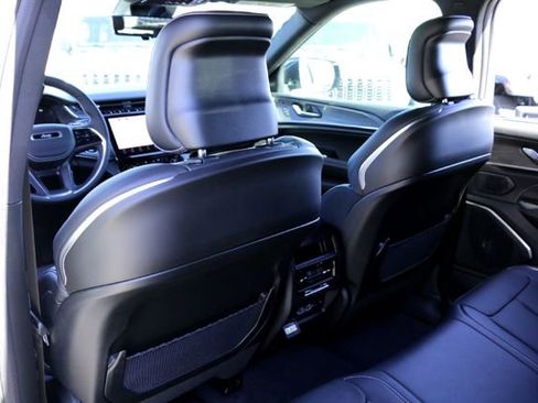 New 2025 Jeep Grand Cherokee Overland w/ Luxury Tech Group IV image 17