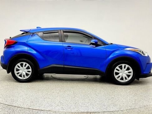 Used 2019 Toyota C-HR LE image 4
