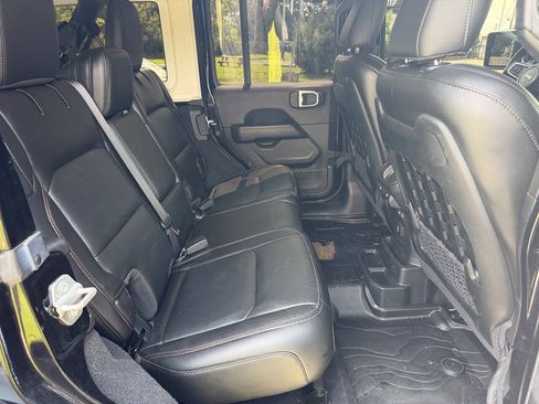 Used 2021 Jeep Wrangler Unlimited Rubicon w/ Dual Top Group AWD/4WD image 18