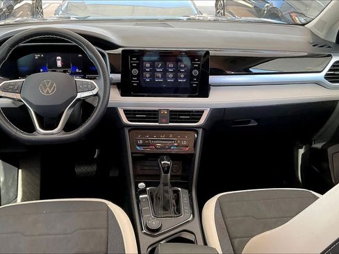 Used 2025 Volkswagen Taos SE image 15
