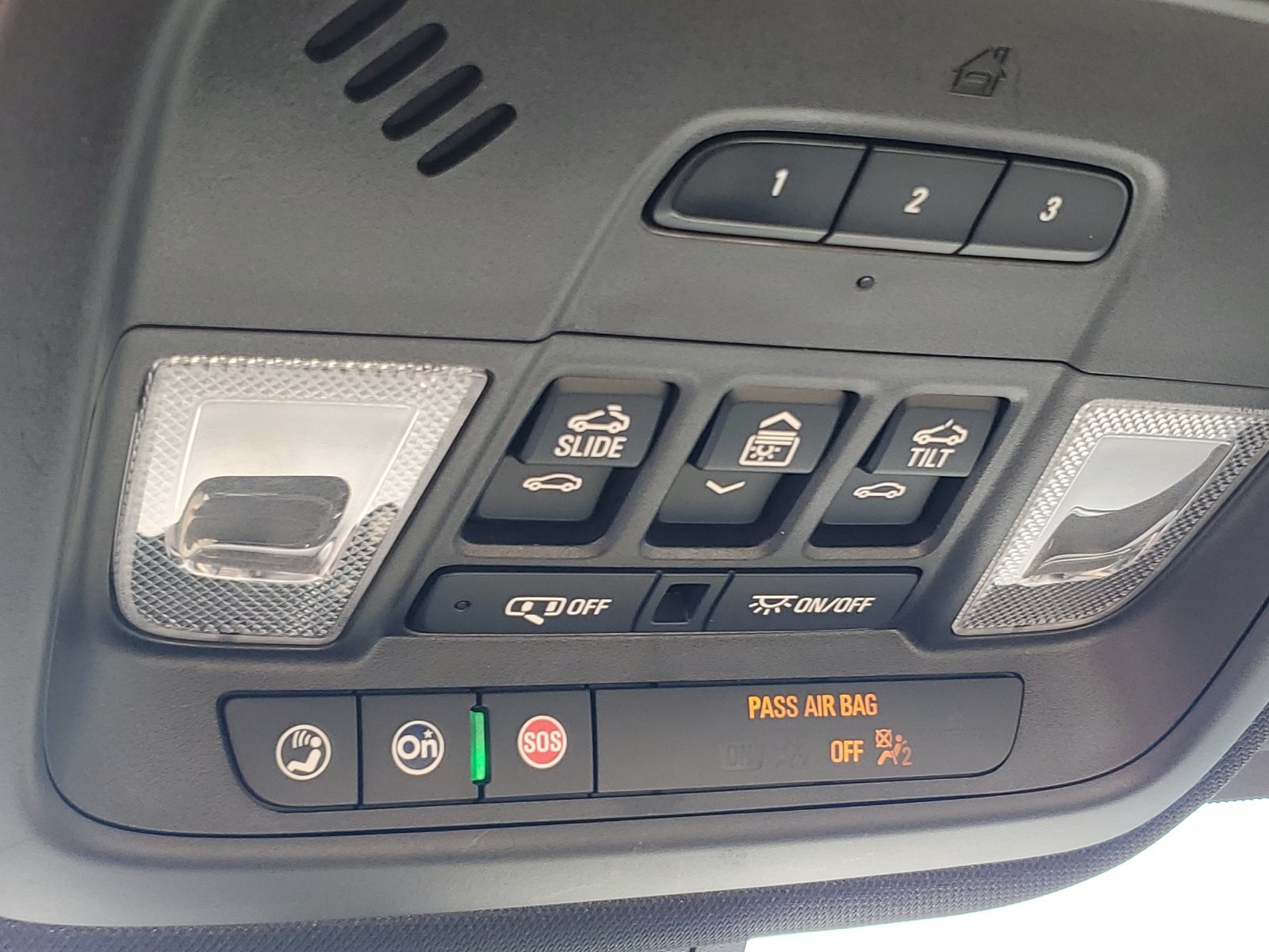 Used 2022 Chevrolet Traverse Premier FWD image 35