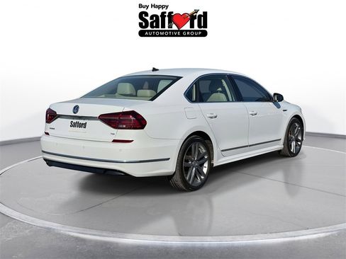 Used 2019 Volkswagen Passat 2.0T SE R-Line image 9