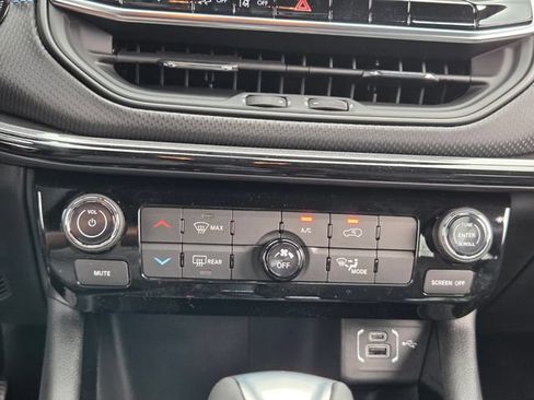 New 2026 Jeep Compass Latitude AWD/4WD image 17